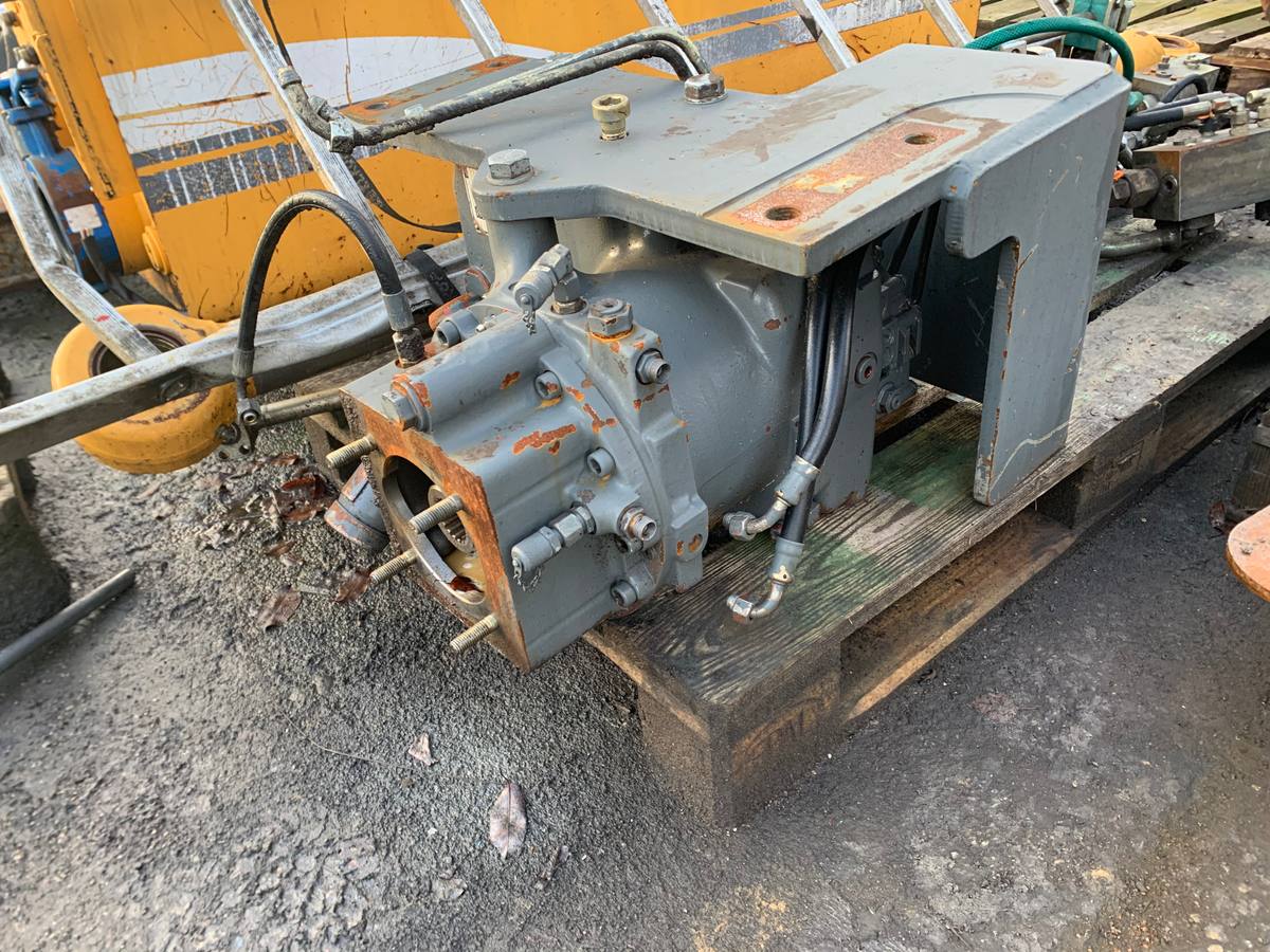 ZF 2HL-100 2HL 100 gearbox for Liebherr 900 excavator — Редуктори